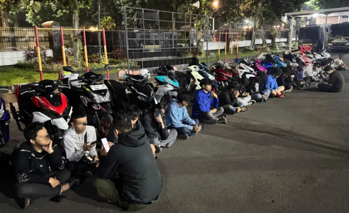Patroli Polisi Amankan 26 Anggota Geng Motor, 3 Remaja Bawa Celurit Dibekuk