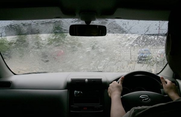 Bikin Aktivitas Berkendaramu Tetap Aman dan Nyaman di Musim Hujan Lewat Tips Ala Daihatsu Ini