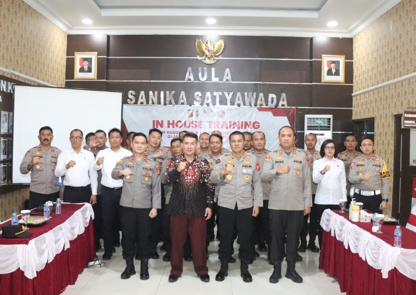 Humas Polda Jabar Berikan Materi Kehumasan ke Polres Cirebon Kota