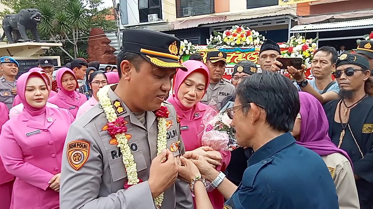 Berhasil Ciptakan Kota Cirebon Aman Kondusif, AKBP M Rano Terima Penghargaan dari Macan Ali