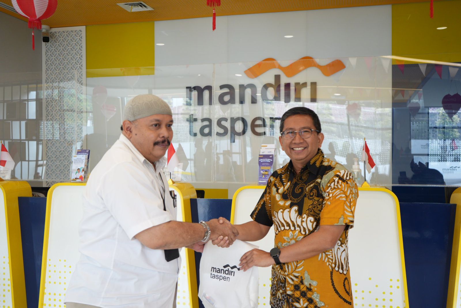 Peringati Hari Pelanggan Nasional, Bank Mandiri Taspen Menyapa Nasabah 