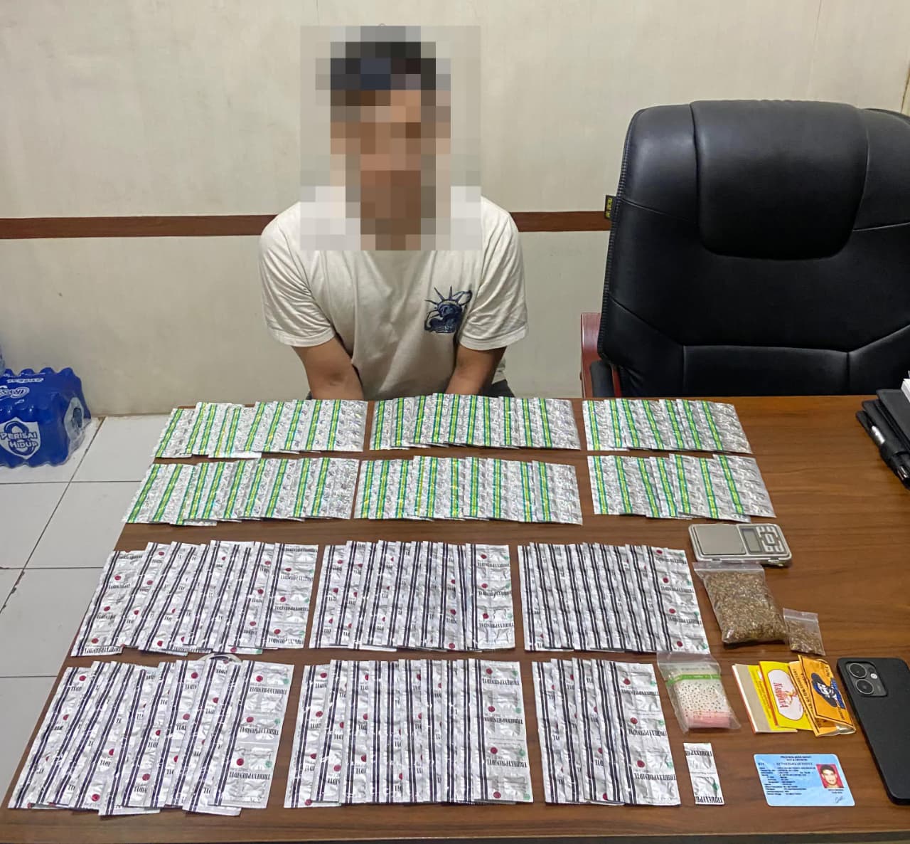 Grebek Kamar Kos di Pekiringan, Satresnarkoba Polres Cirebon Kota Tangkap Pengedar Obat Terlarang