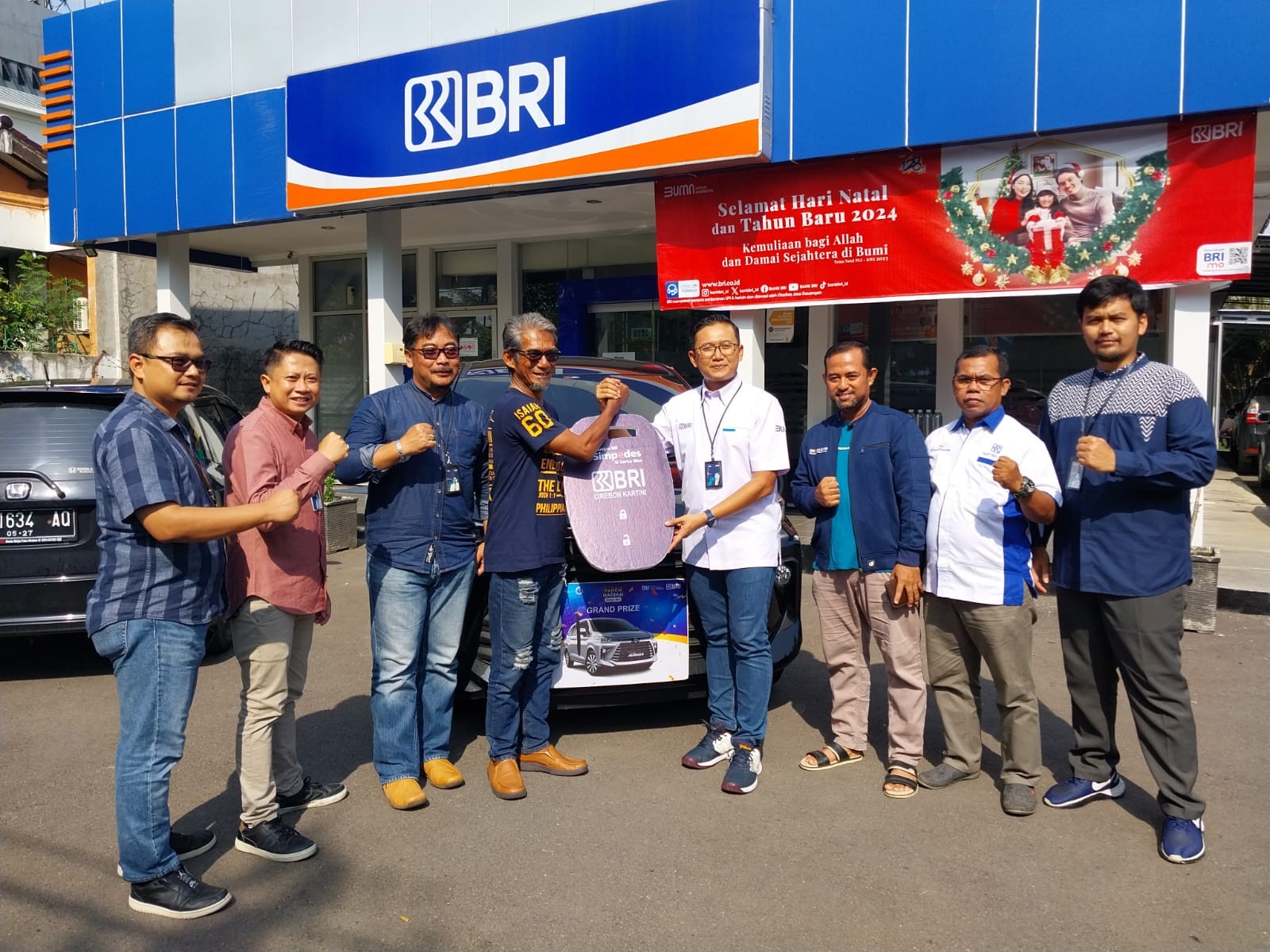 BRI Serahkan Hadiah Utama PHS