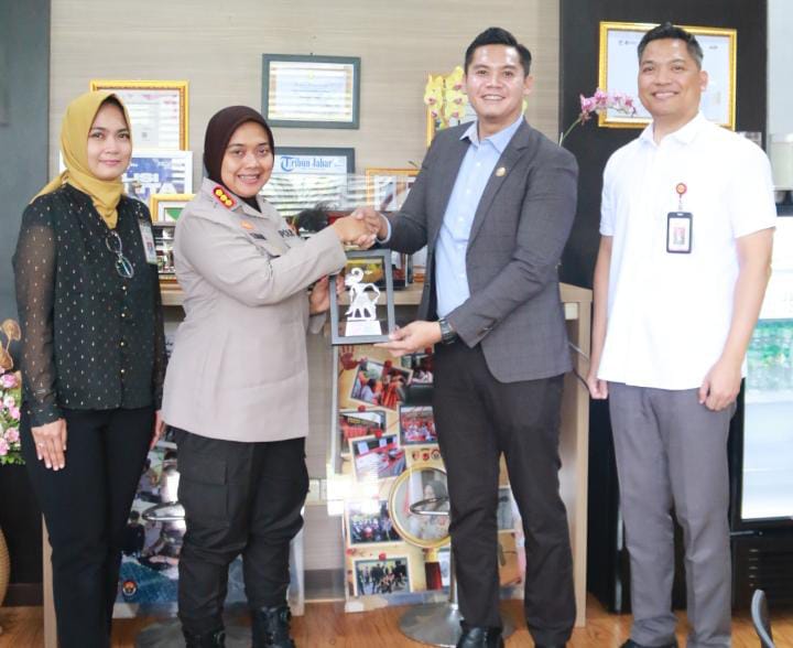 Cegah Penipuan, OJK Gandeng Polresta Cirebon Beri Edukasi Masyarakat Soal Keuangan