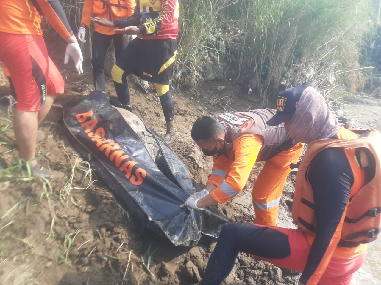 Youtuber Tenggelam di Sungai Cisanggarung Ditemukan 500 Meter dari Lokasi Hilang