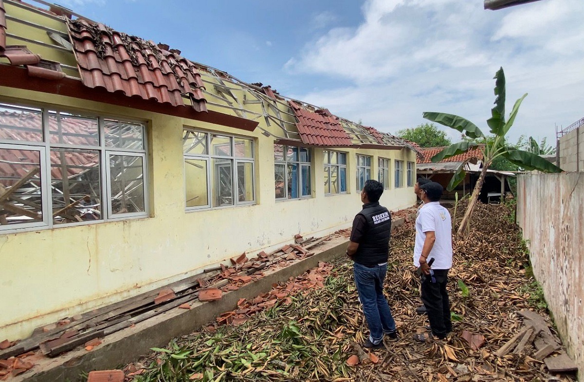 Atap Sekolah di Majalengka Ambruk: 3 Kelas Rusak Parah