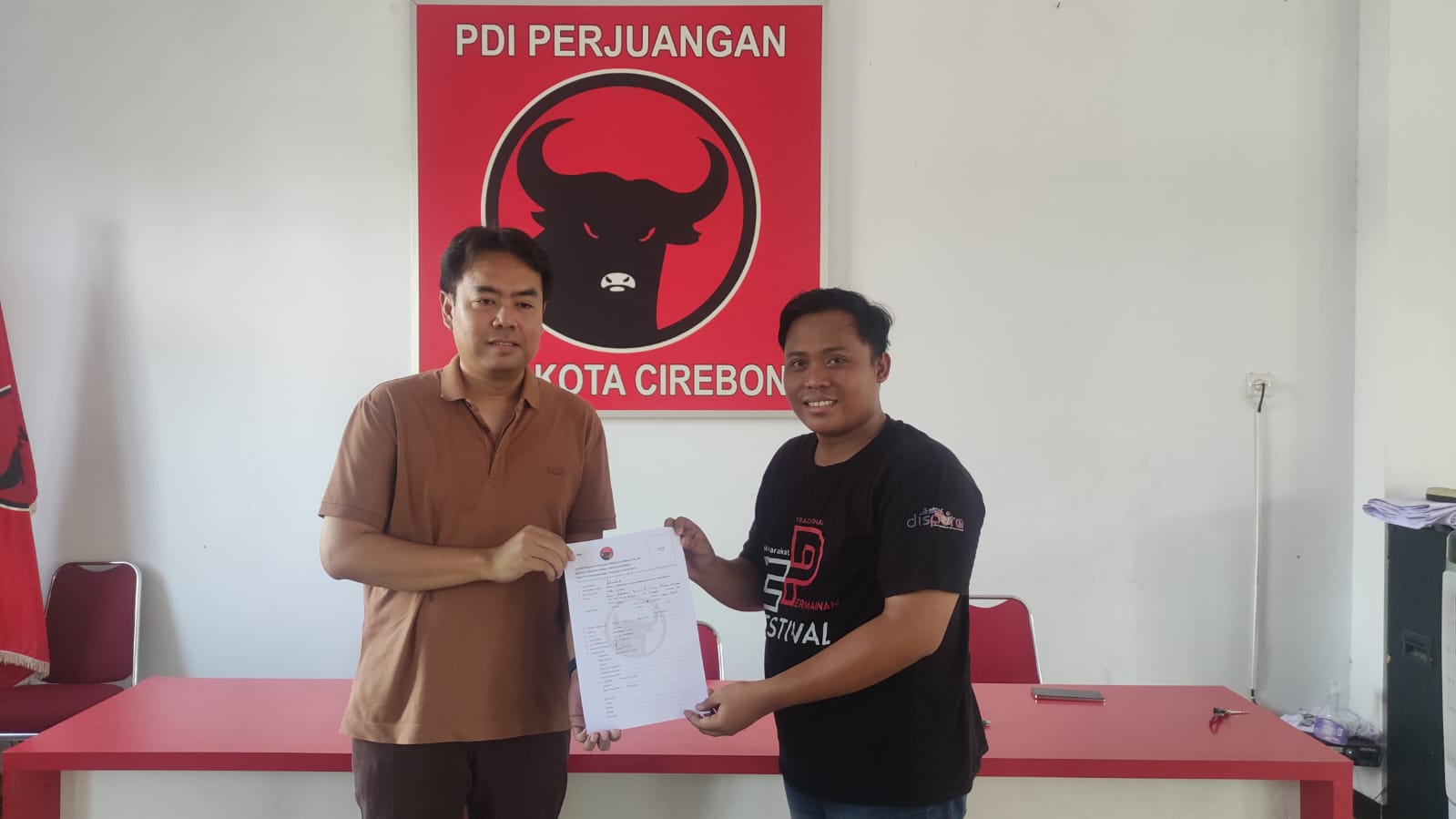 WAJAH BARU! Suhendrik, Bos Media Daftar Walikota Cirebon dari PDIP