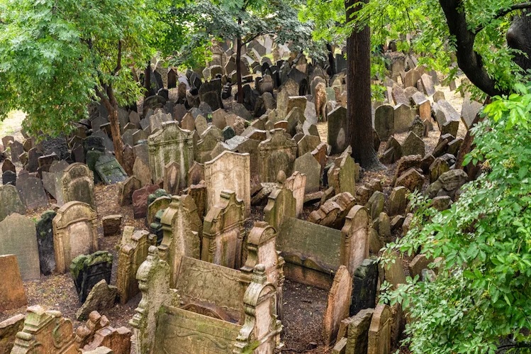 Sejarah Berdirinya Komplek Pemakaman Old Jewish Cemetery