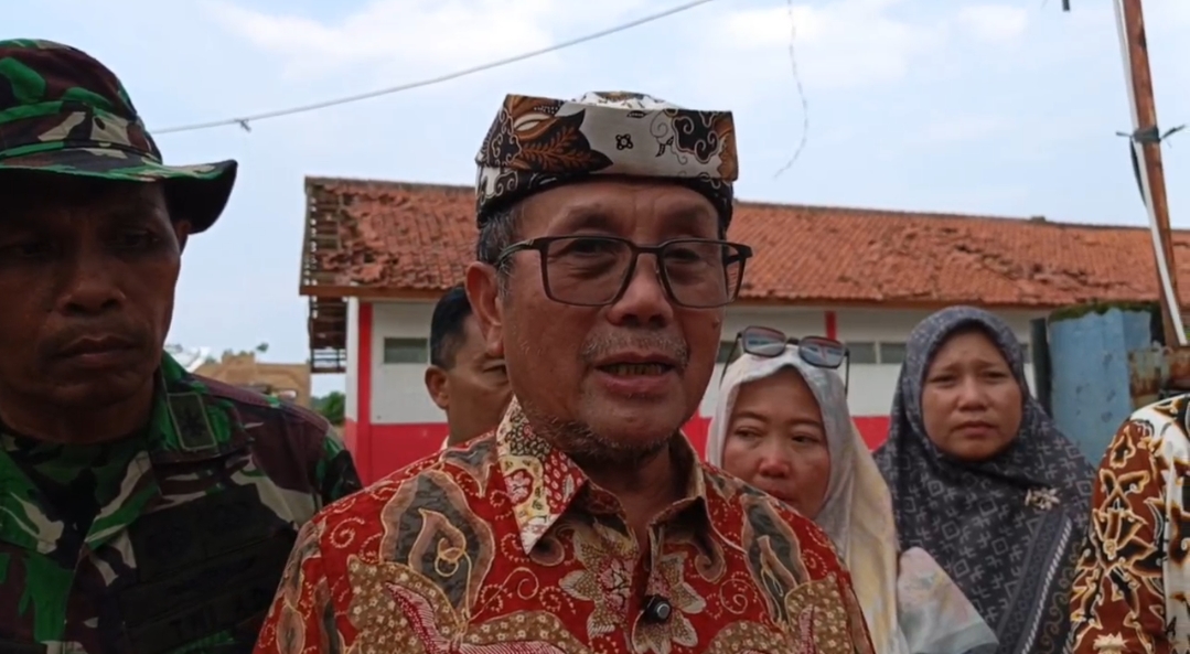 Puting Beliung Terjang 2 Desa di Suranenggala, Bupati Imron Pastikan Bantuan dan Perbaikan Sekolah