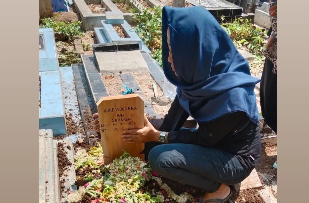Pilu! Suara Hati Istri Korban Kecelakaan di Jl Kalijaga Cirebon: Anak Saya Jadi Yatim
