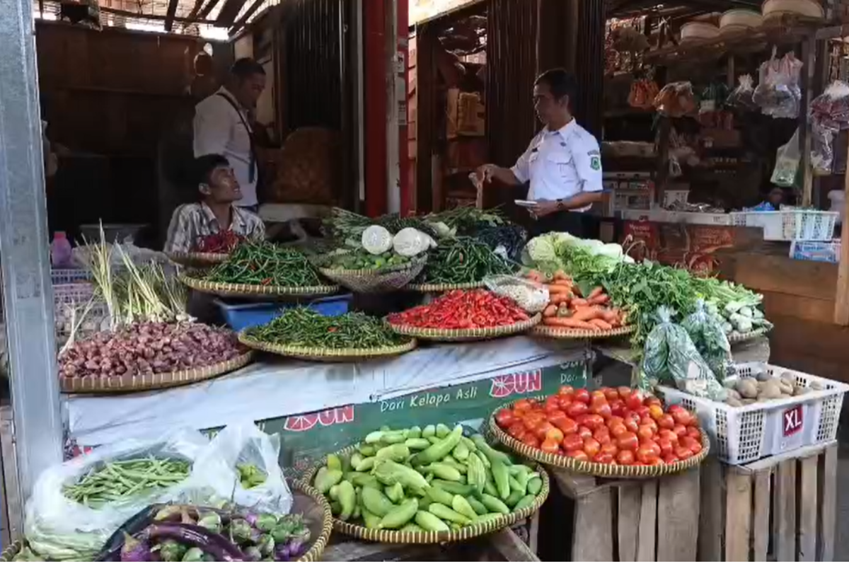 Bikin Emak-emak Pusing! Harga Ayam Naik Tajam, Cabai dan Sayur Ikut Meroket