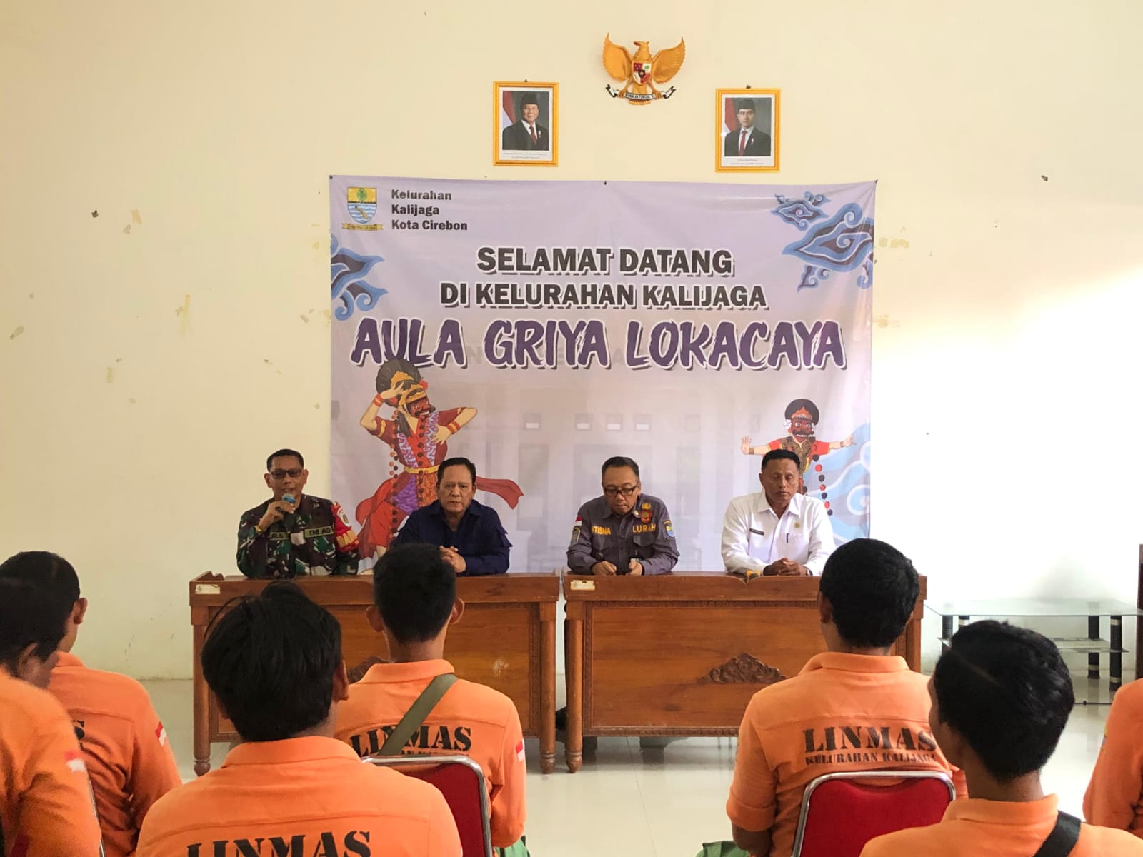 Babinsa Kelurahan Kalijaga Hadiri Pelatihan Penanggulangan Bencana Bersama Satlinmas