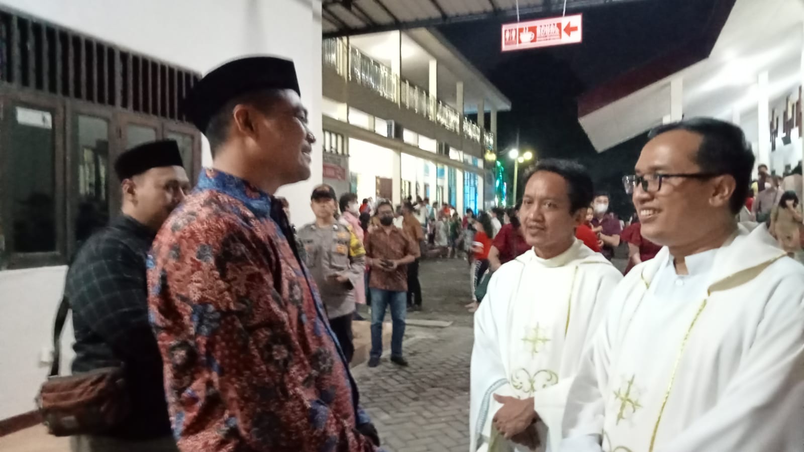 Misa Natal di Gereja Katolik Bunda Maria Cirebon Berjalan Kondusif