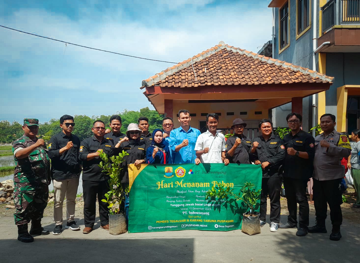 Peduli Lingkungan, Karang Taruna Tegalsari Tanam Pohon Bersama PT Indowooyang