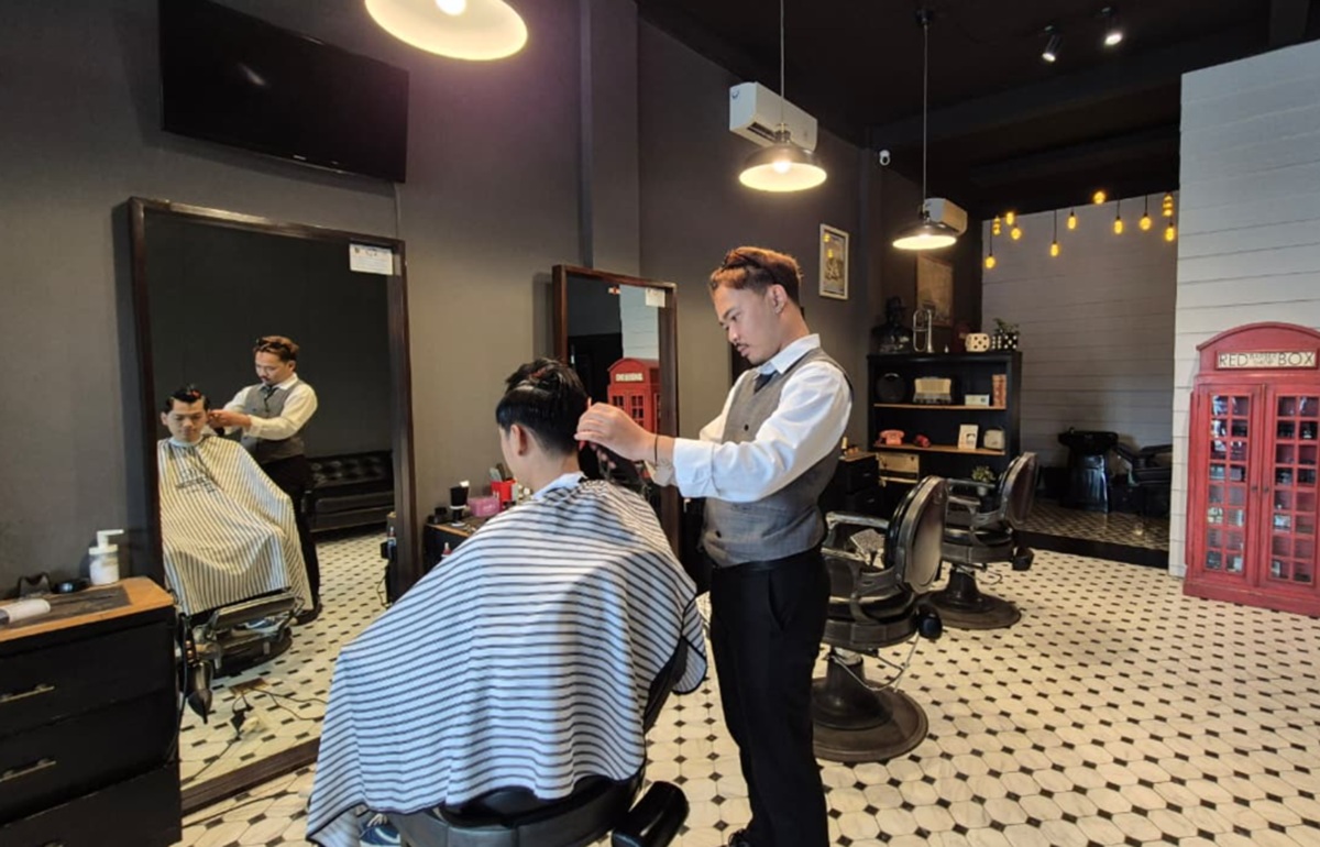 Trend Gaya Rambut Pria 2026: Korean Style, Wolf Cut hingga Peek-a-Boo Color Masih Digemari