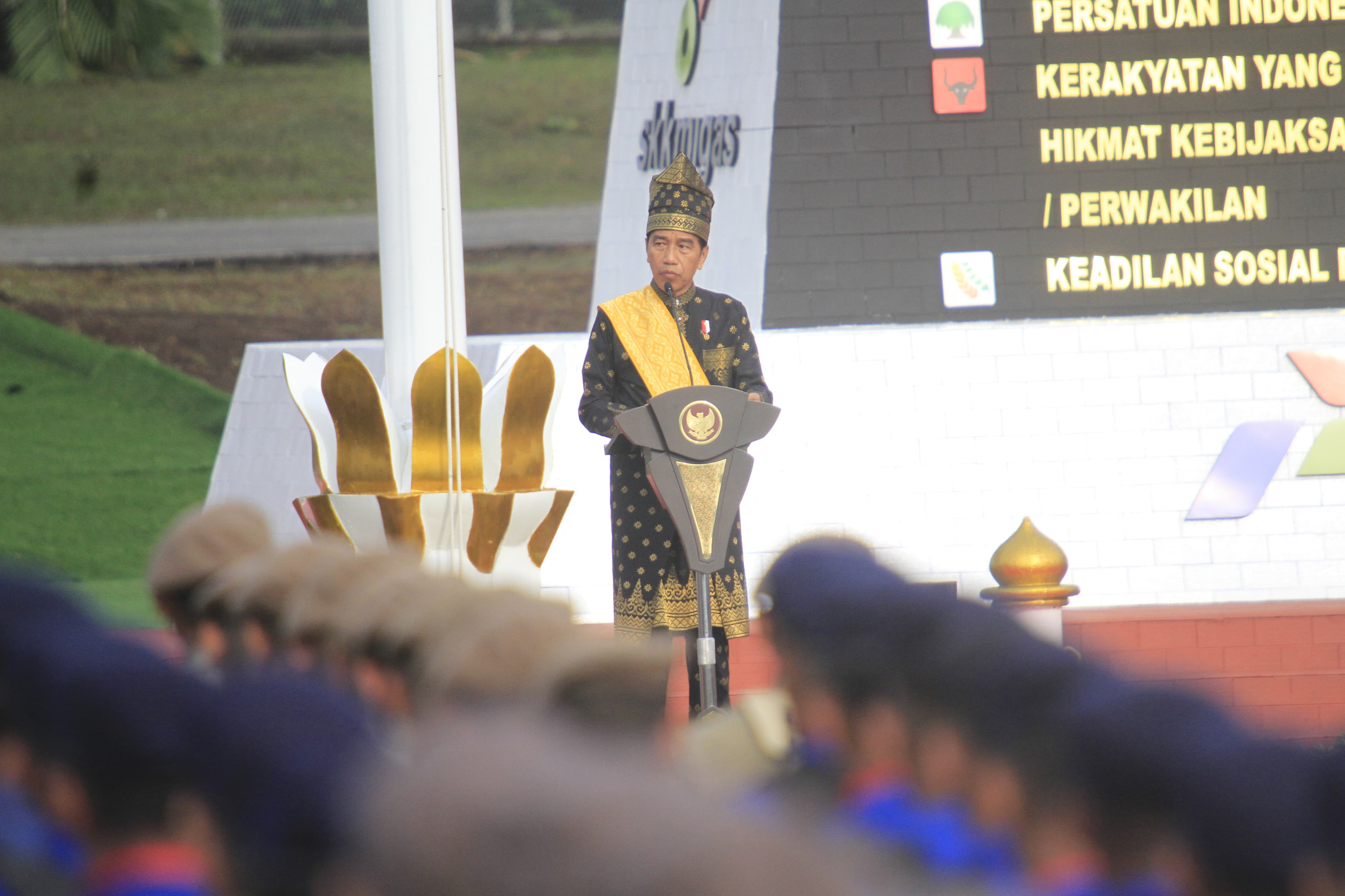 Pakai Pakaian Adat Melayu, Presiden Jokowi Pimpin Upacara Peringatan Hari Lahir Pancasila