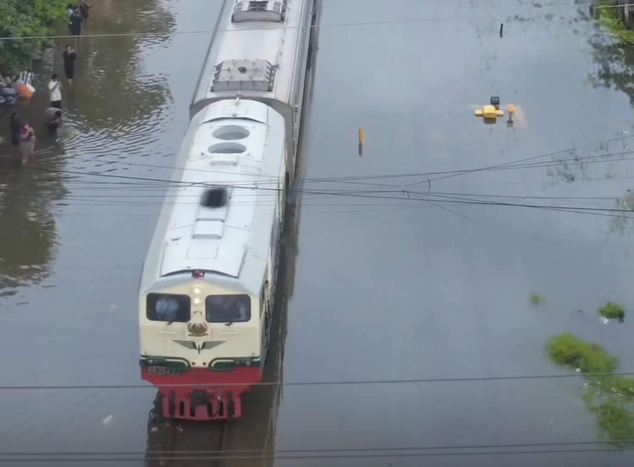 Rel Terendam Banjir, 28 KA Gagal Berangkat, 7 KA Harus Memutar