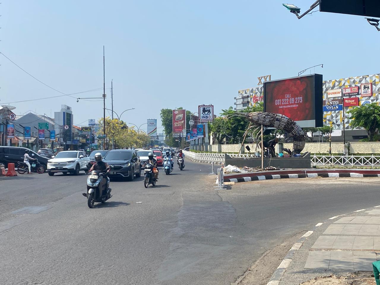 Sekda Apresiasi Tugu Udang Dari Knalpot 