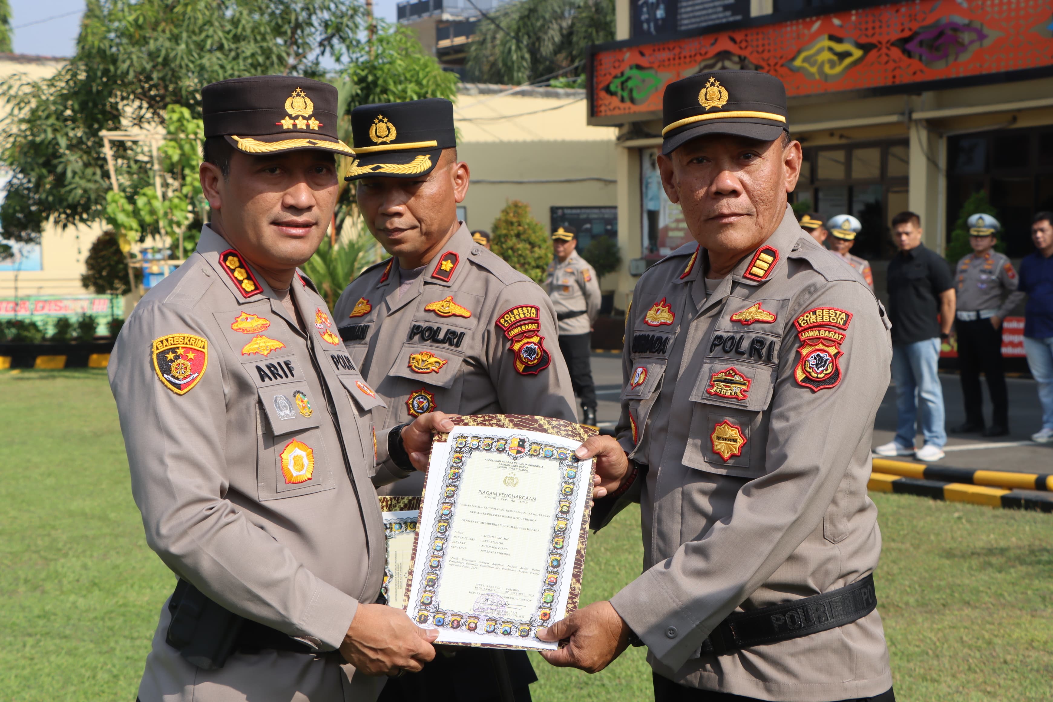 Kapolsek Berprestasi Diberi Hadiah Kambing