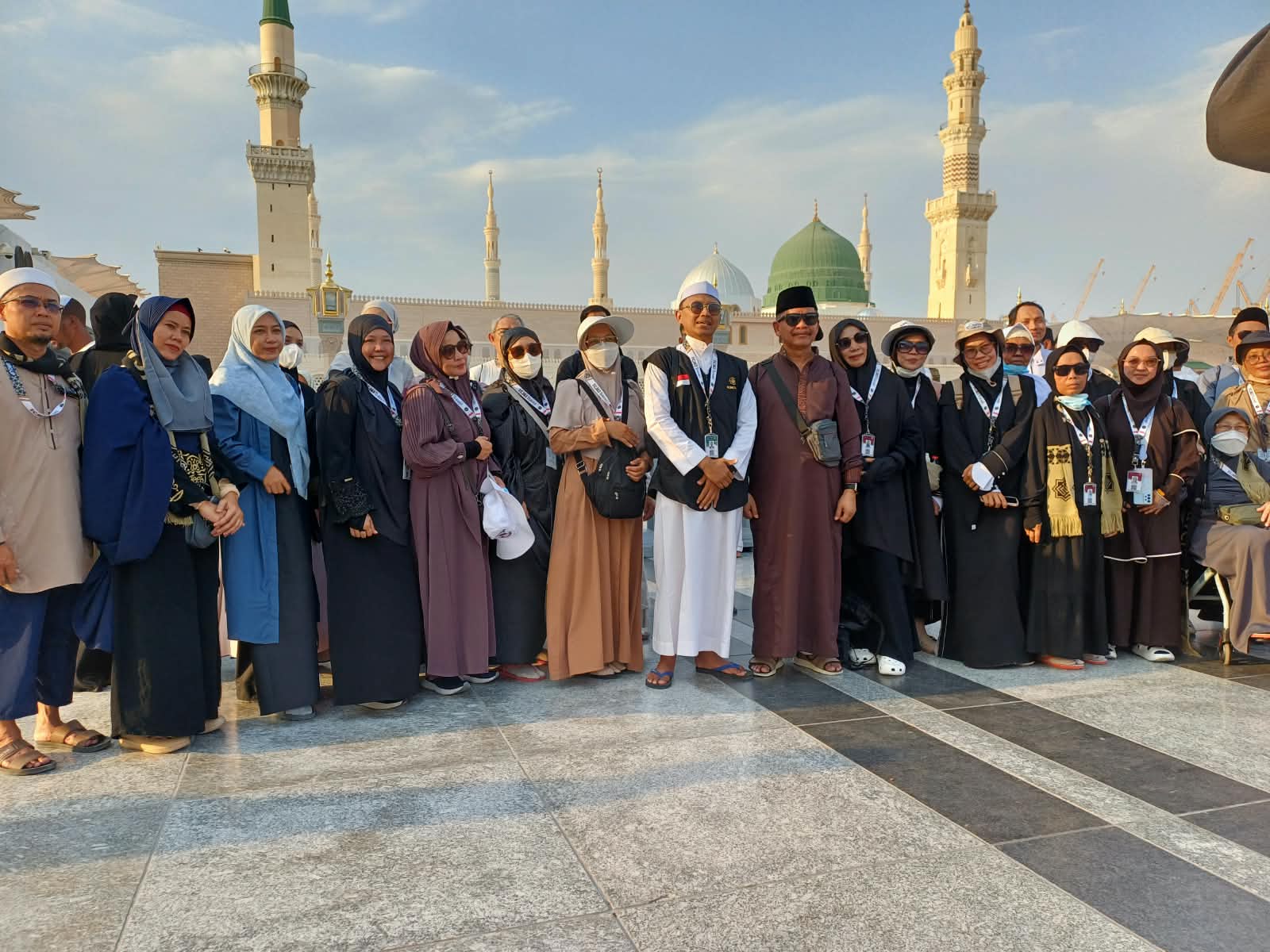 Umrah YPSGJ Cirebon: Dari Doha ke Madinah, Jamaah Belajar Disiplin Waktu dan Ibadah