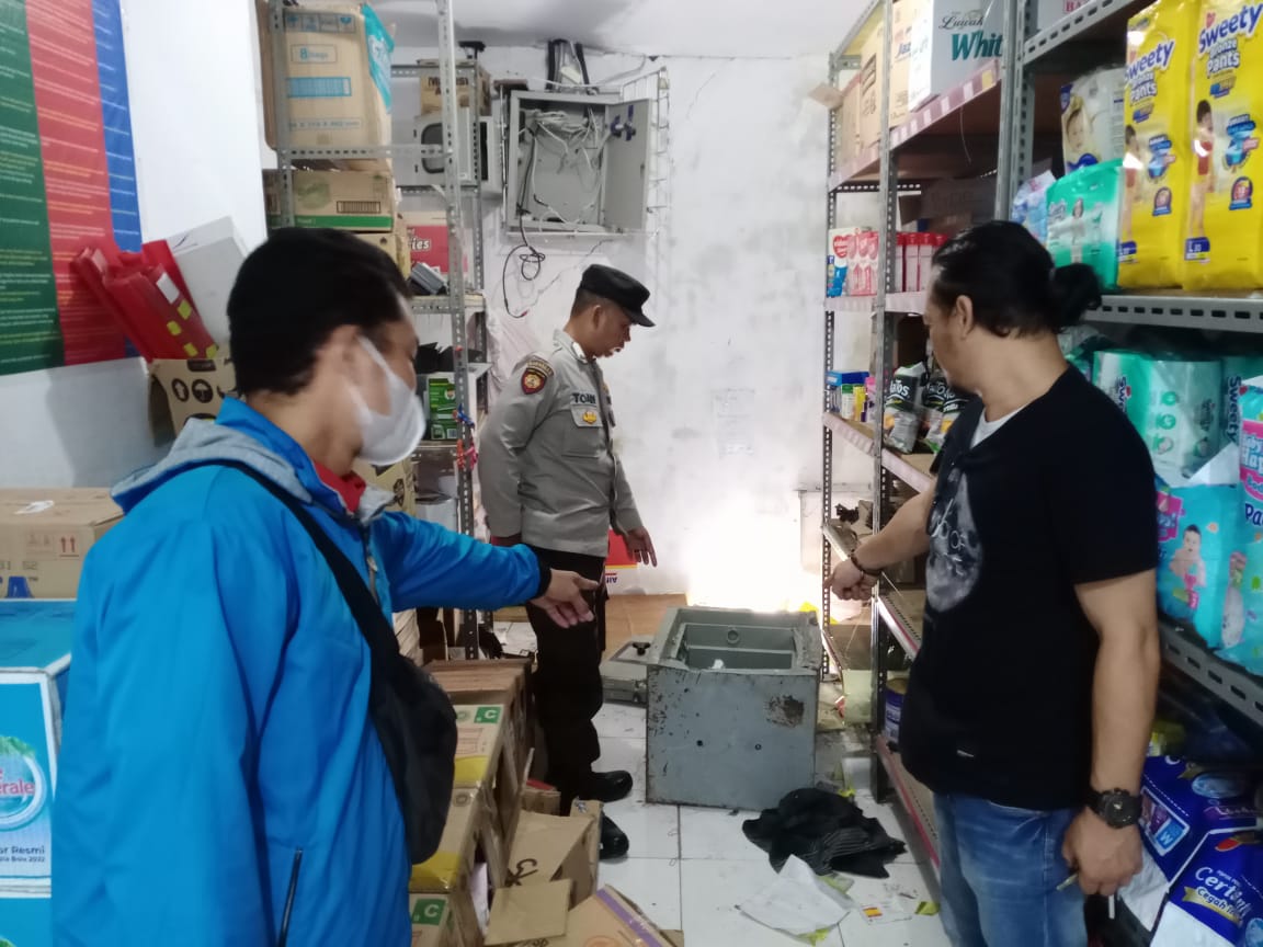 Alfamart Ciwaringin Cirebon Dibobol Maling, CCTV Diambil, Uang di Brankas di-Looting