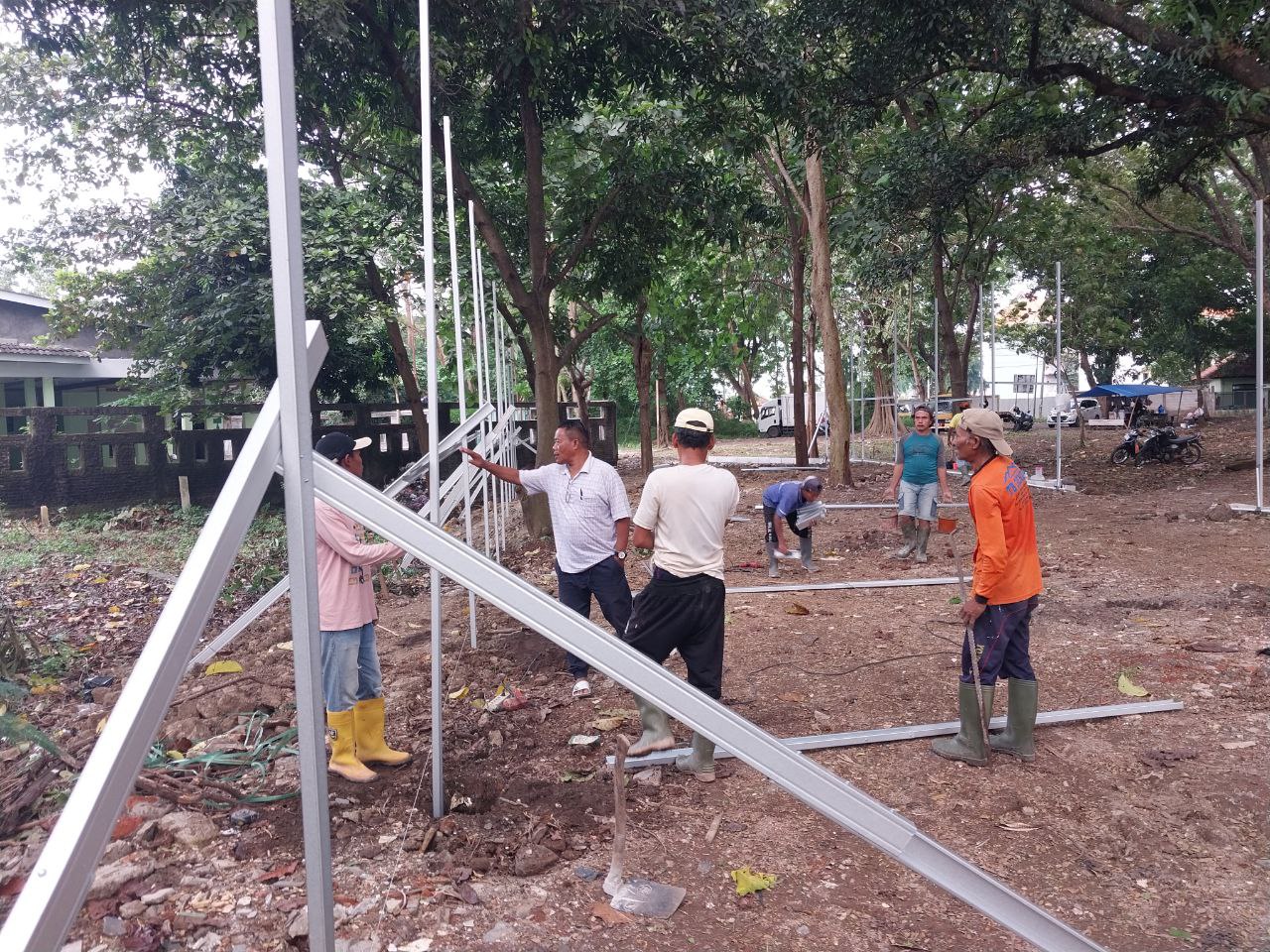 Pembangunan Kios Relokasi Pedagang Bunga Dukuh Semar Cirebon Capai 50 Persen