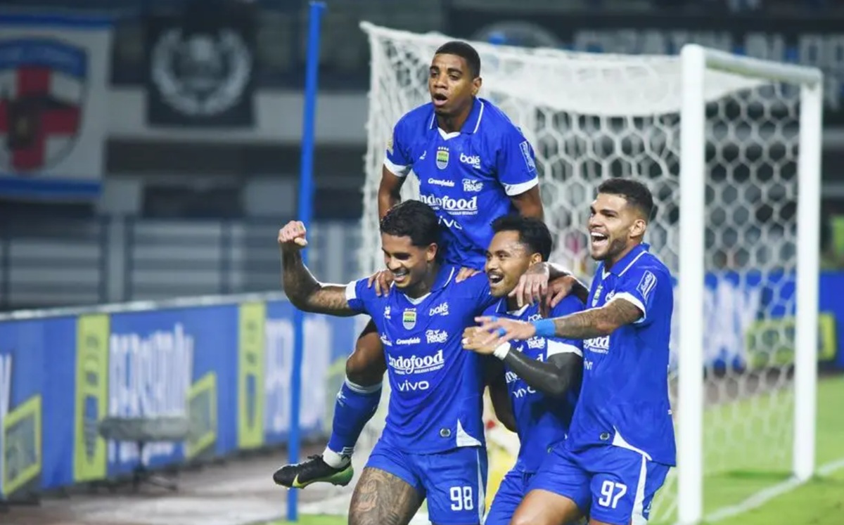 Duel Klasik Persebaya vs Persib: Misi Balas Dendam Maung Bandung di Surabaya