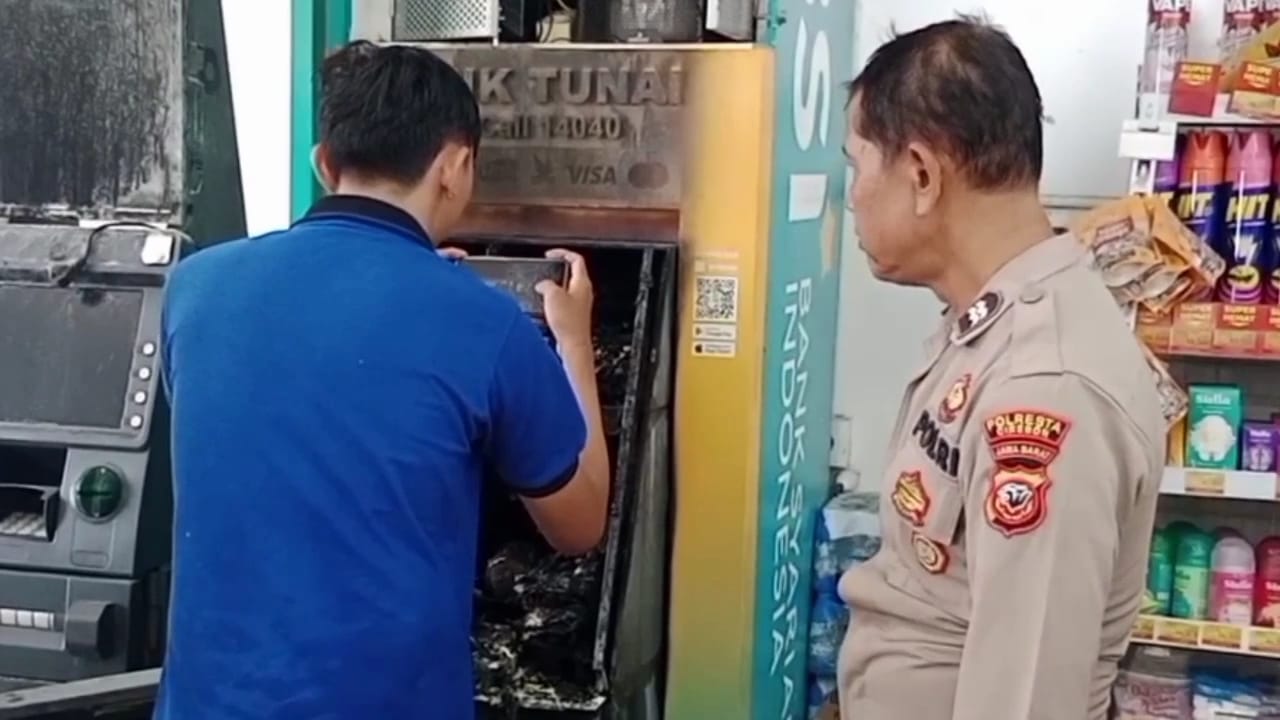 Mesin ATM Terbakar di Minimarket Cirebon, Damkar dan Polisi Turun Tangan 