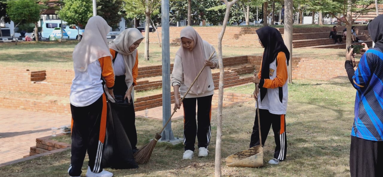 Pemkot Ajak Masyarakat Memelihara Alun-Alun Kejaksan