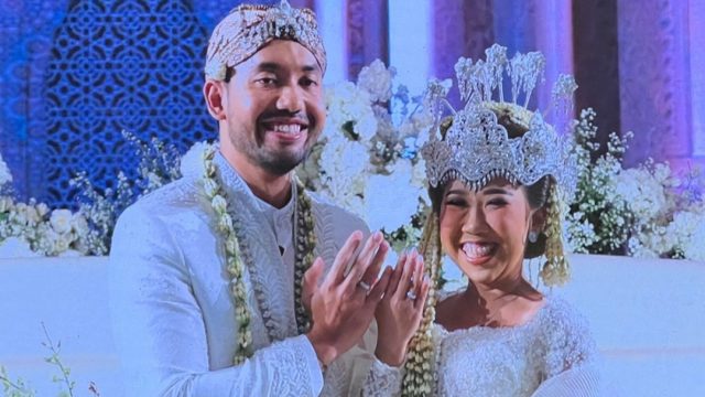 Selamat Kiky Saputri dan Muhammad Khairi Sah Menikah