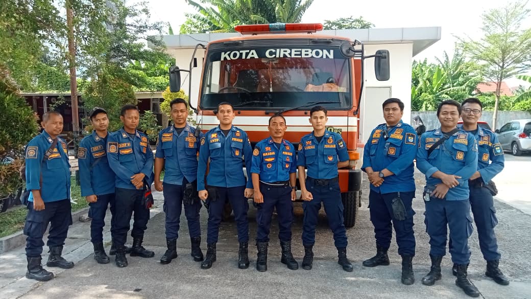 Pantauan 1 September 2025, Damkar Siaga di Halaman Balaikota Cirebon 