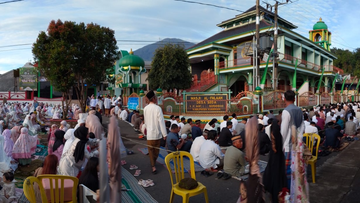 Salat Idul Fitri di Desa Seda Kuningan, Khatib Serukan Persatuan di Dalam Iman