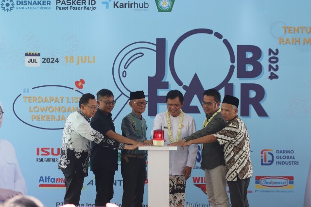 Sebanyak 1.139 Lowongan Kerja Ditawarkan Dalam Job Fair di SMK Assalam Gegesik