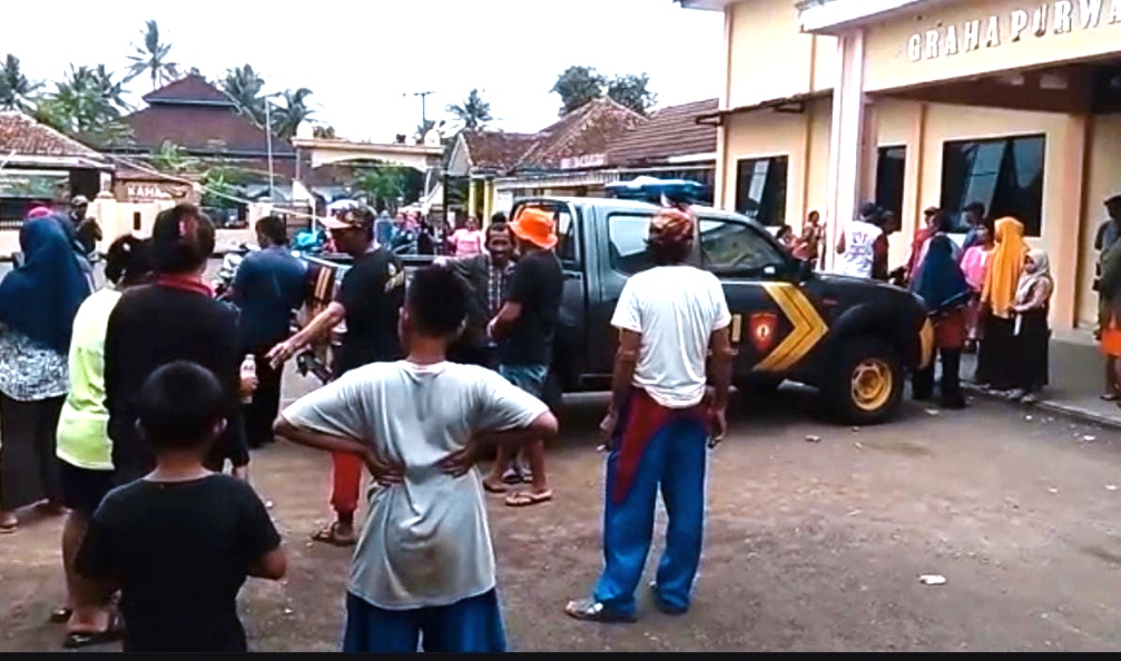 FAKTA-FAKTA Warga Karangbaru Kuningan 'Ditumbalkan' ke Bank Emok oleh Perangkat Desa, Sekampung Ngamuk
