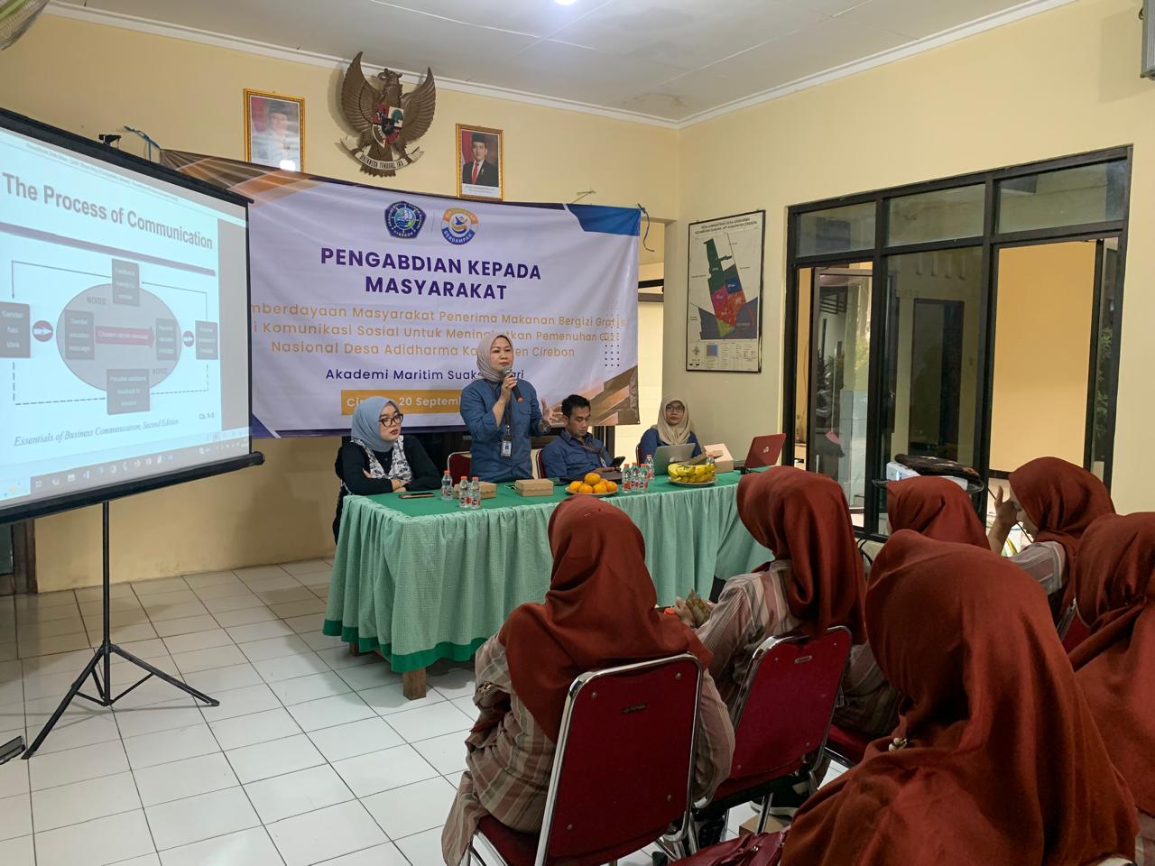 Dosen Akademi Maritim Suaka Bahari Beri Pelatihan Kader Posyandu