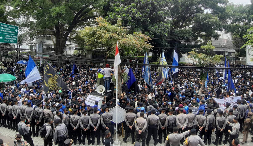 Ribuan Bobotoh Demo di Kantor Persib Bandung, Ada Apa Lagi?
