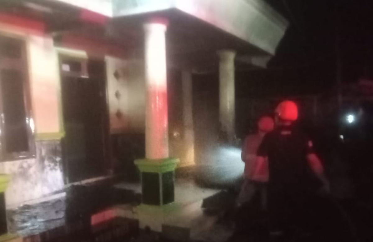 Diduga Korsleting Listrik, Kebakaran Rumah di Anjatan Indramayu Rabu Dini Hari