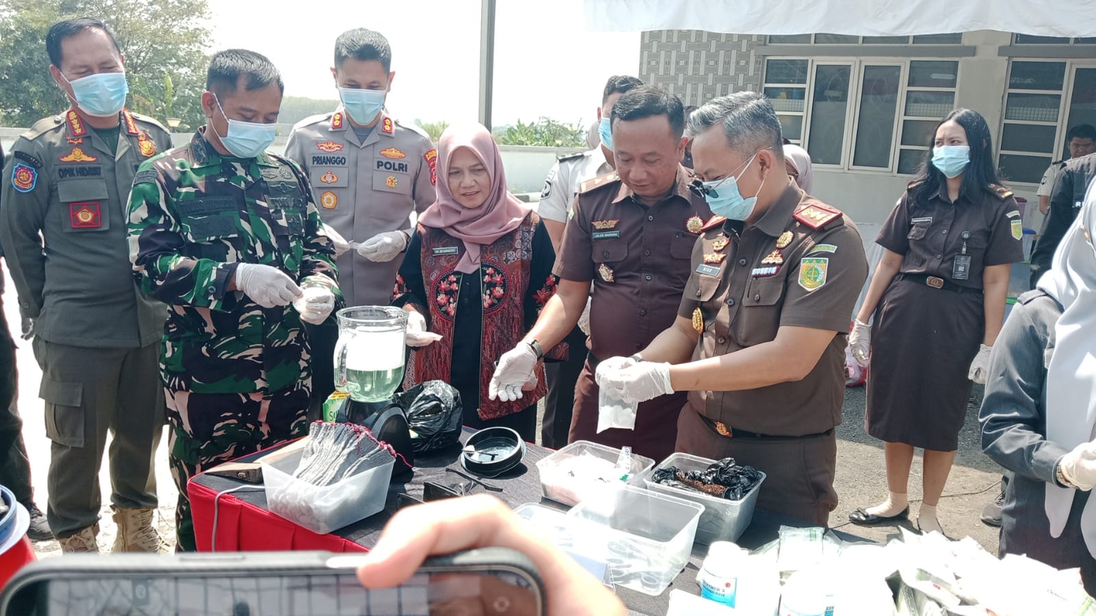 Kejari Indramayu Musnahkan Barang Bukti Perkara Inkracht, Sabu dan Obat Keras Mendominasi