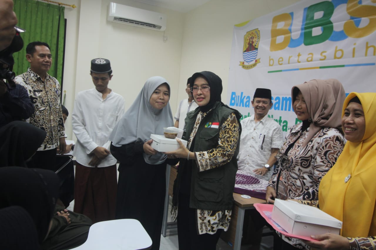 Bulan Ramadhan, Pemkab Cirebon Distribusikan 35 Ribu Rantang Makanan untuk Masyarakat