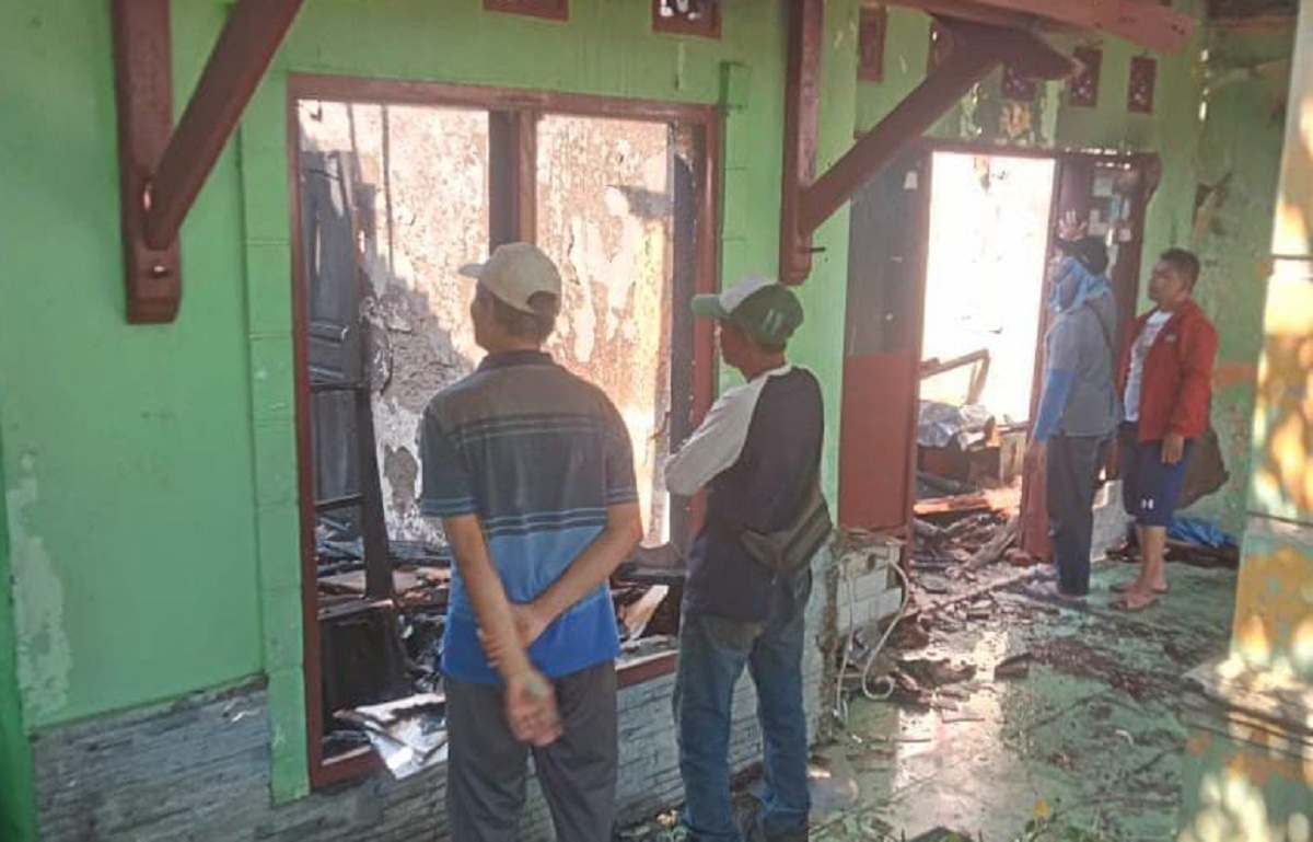 Kebakaran Lagi di Cirebon Hari Ini, Butuh 5 Unit Damkar, 1 Jam Lebih Api Baru Berhasil Dipadamkan