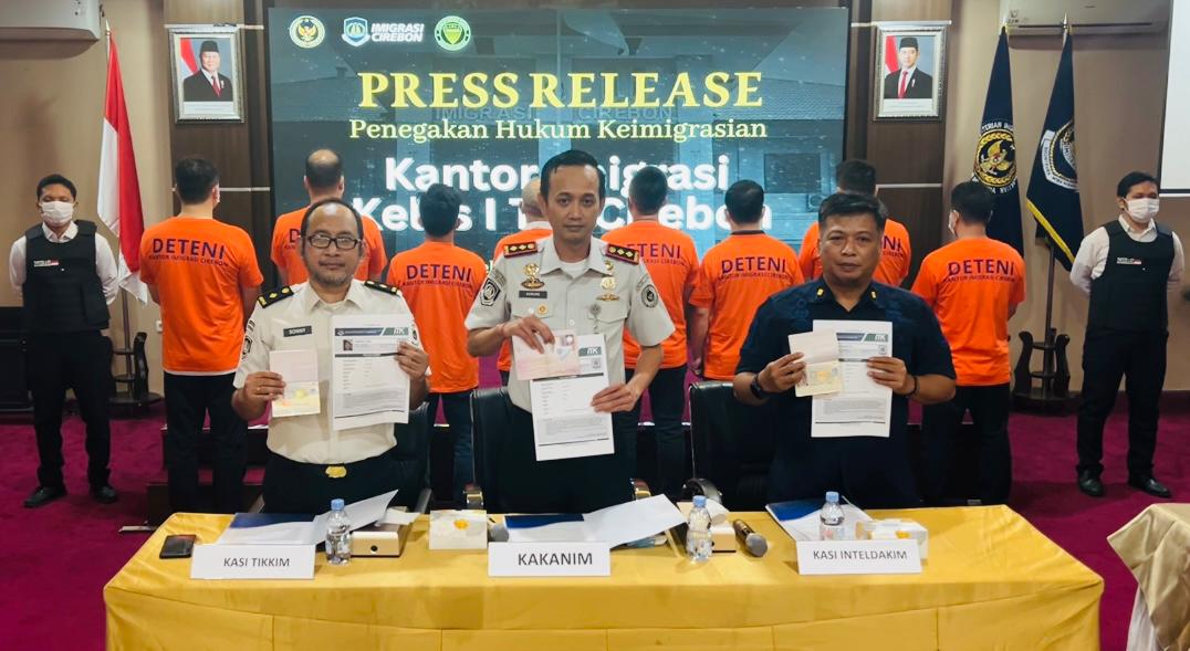 Imigrasi Cirebon Tangkap 8 WNA Tiongkok, Diduga Salahgunakan Visa
