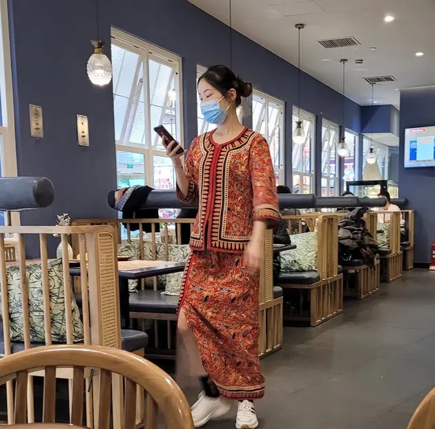 Restoran Singapura di Beijing Ini Sebut Tumis Kangkung sebagai Tahu Goreng!  
