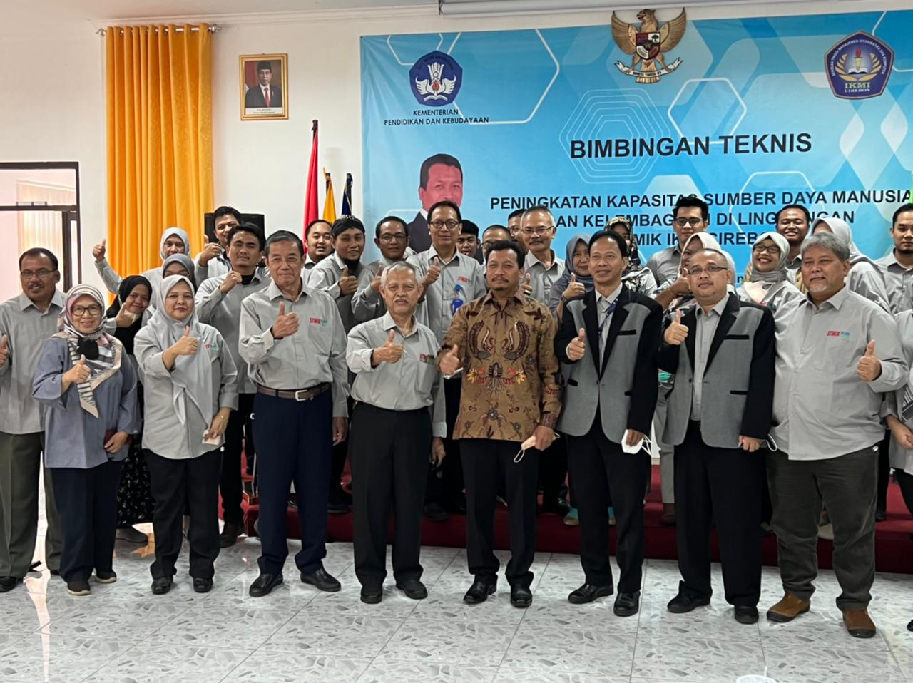 Alumni IKMI Cirebon Jadi Agen Perubahan, 259 Lulusan Wisuda XVII di Hotel Prima Cirebon 