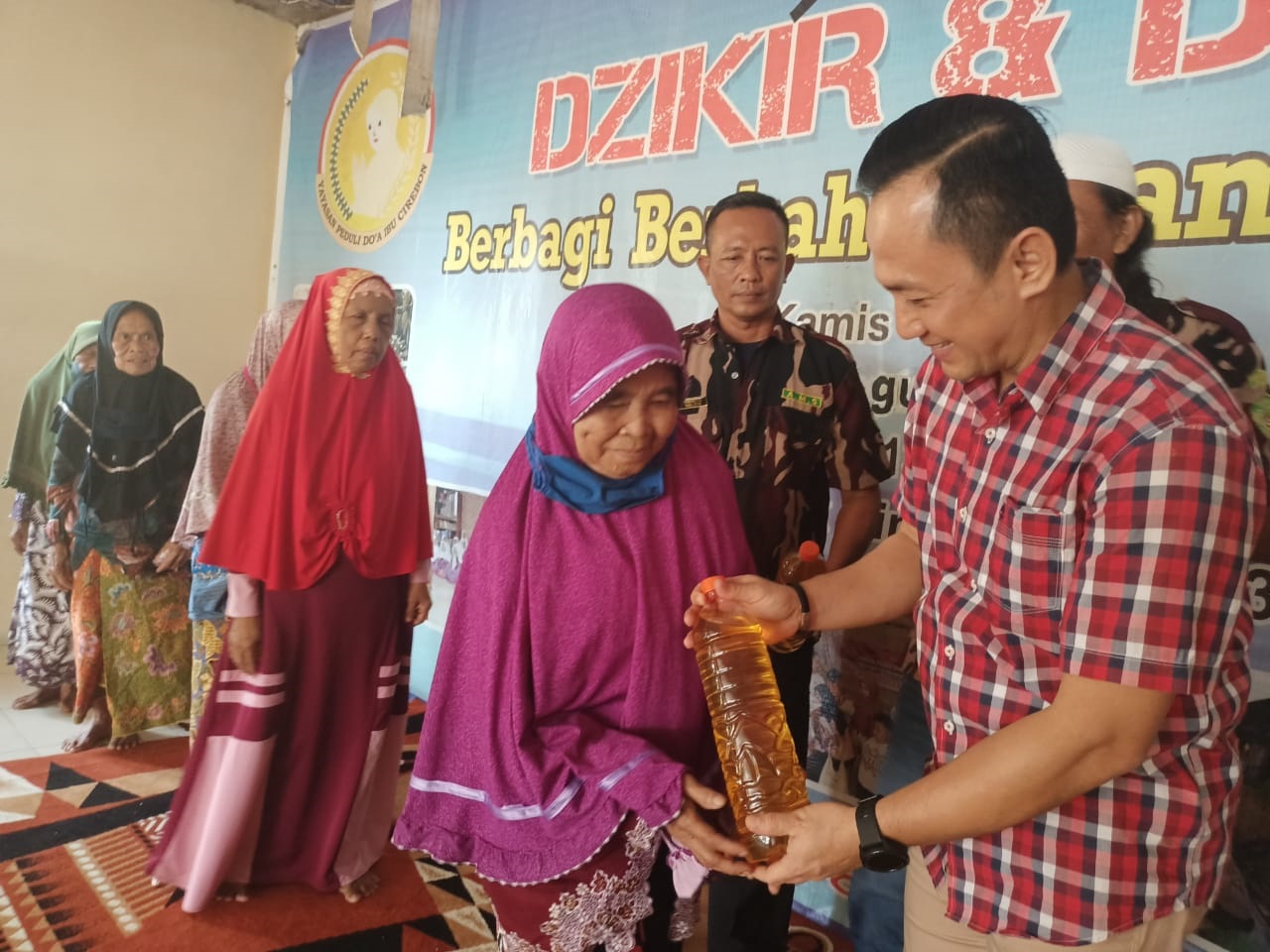 AWK Tebar 12 Ton Migor untuk Masyarakat Cirebon