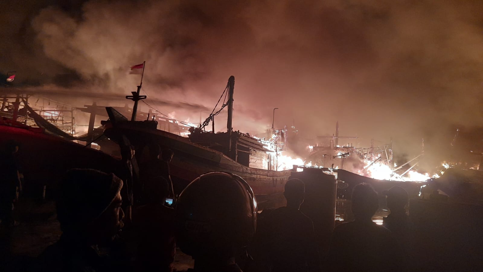 Pelabuhan Jongor Tegal Membara, 25 Kapal Nelayan Terbakar