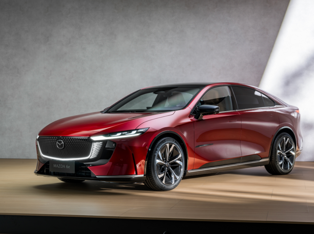 Tampil Kece dan Sporty di GIIAS 2026, Mazda 6e Jadi Mobil EV Jepang Terbaik untuk Kelas Flagship