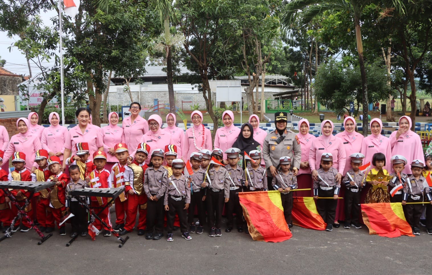 Ketua Bhayangkari Daerah Jawa Barat Lakukan Kunjungan Kerja ke Aspol Kaliwadas Polresta Cirebon