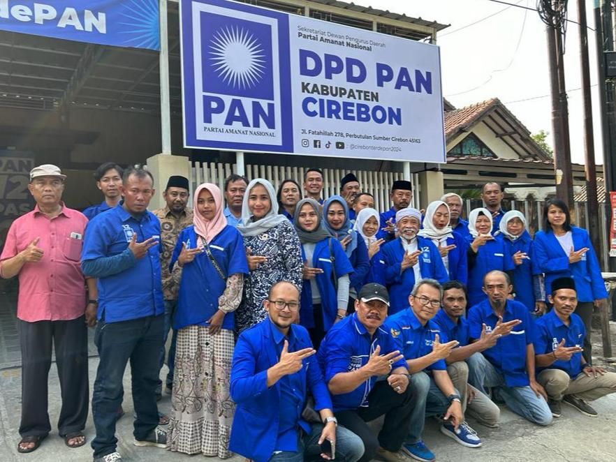 Baru Satu Minggu Menjabat, Abah Qomar Resmikan Kantor baru PAN Cirebon dan Salurkan Bantuan untuk Caleg