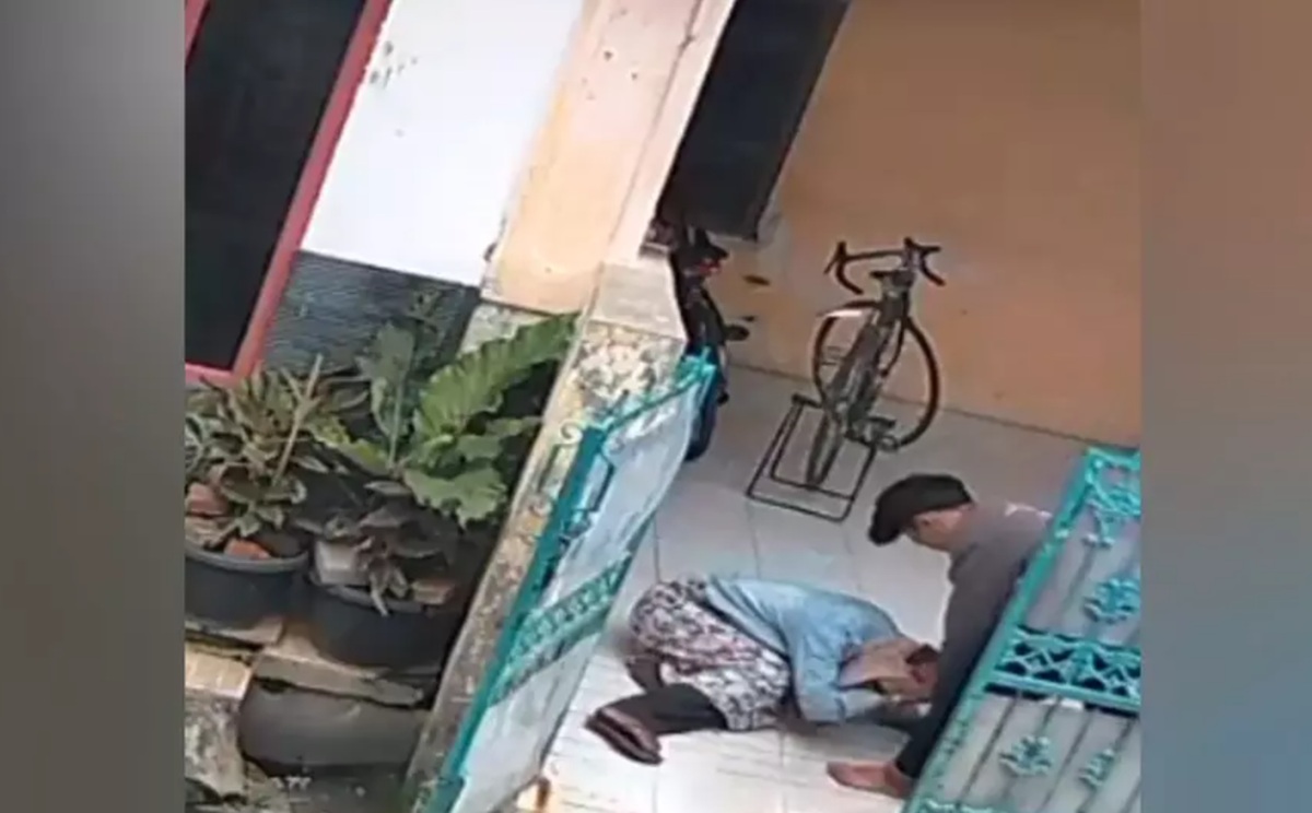 Video Anak Aniaya Ibu Kandung Bikin Geger, Untung Terekam CCTV