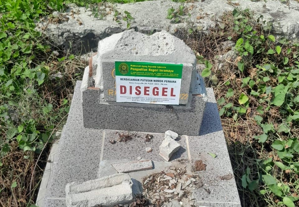 HEBOH! Puluhan Makam di Indramayu 'Disegel' Secara Ilegal